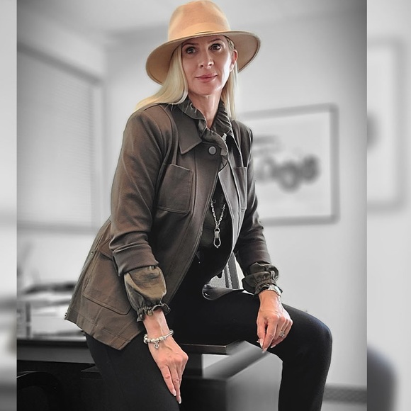 Meet your Posher, Karen - Picture 4 of 5